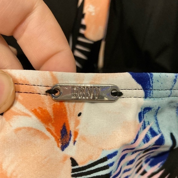 DKNY Black And Blue Floral One Piece Swimsuit Size Medium - Picture 13 of 15